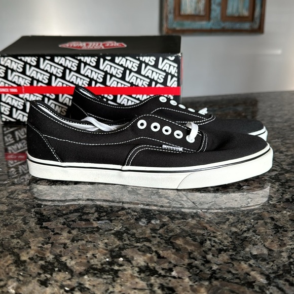 Vans off the wall unisex black/white M8.5 W10 NIB - Picture 1 of 8